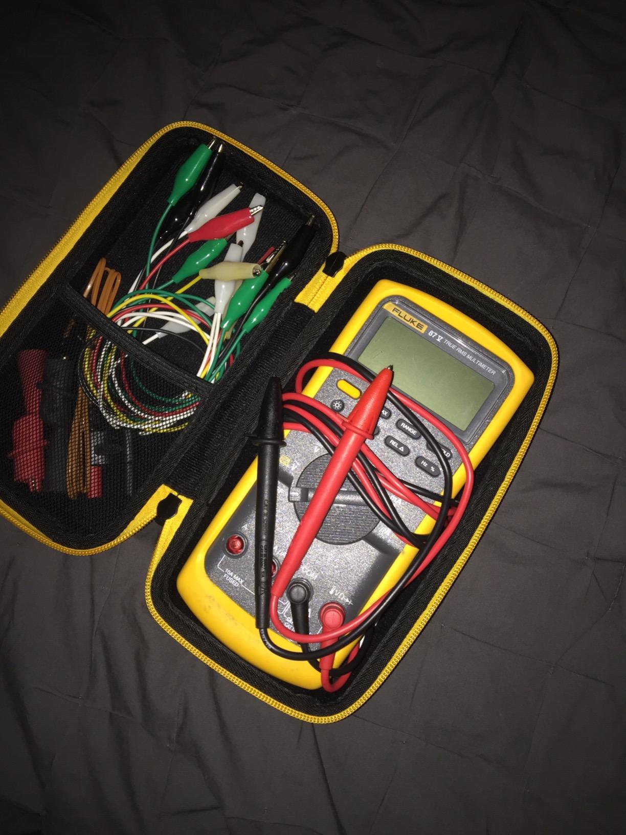 Fluke 87V Industrial Digital Multimeter, for Advanced Troubleshooting, Measures 1000 V AC/DC, Peak Min/Max, Low Pass Filter, Includes TL75 Test Leads, AC175 Alligator Clips, 80BK Temp Probe | Advanced Troubleshooting, Measures 1000 V AC/DC, Peak Min/Max & Low Pass Filter customer photo 1