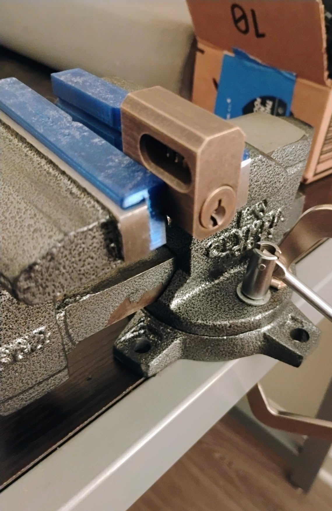 Olympia Tools 38-604 Bench Vise, Workshop Series, 4-Inch, gray customer photo 2