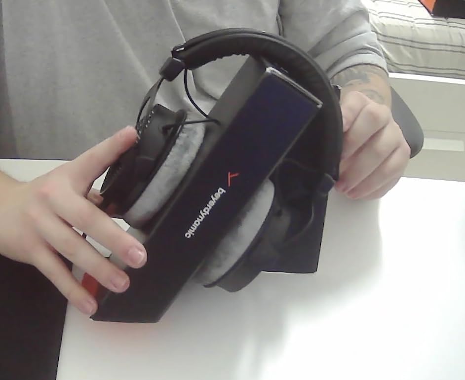 beyerdynamic DT 990 Pro (250 Ohm), Open-Back Studio Headphones, Black customer photo 1