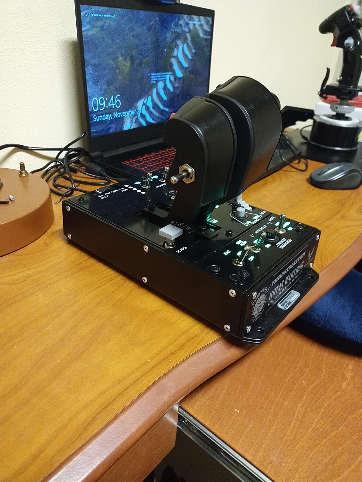Thrustmaster HOTAS Warthog A10 Replica Flight Stick & Throttle Set - PC customer photo 2