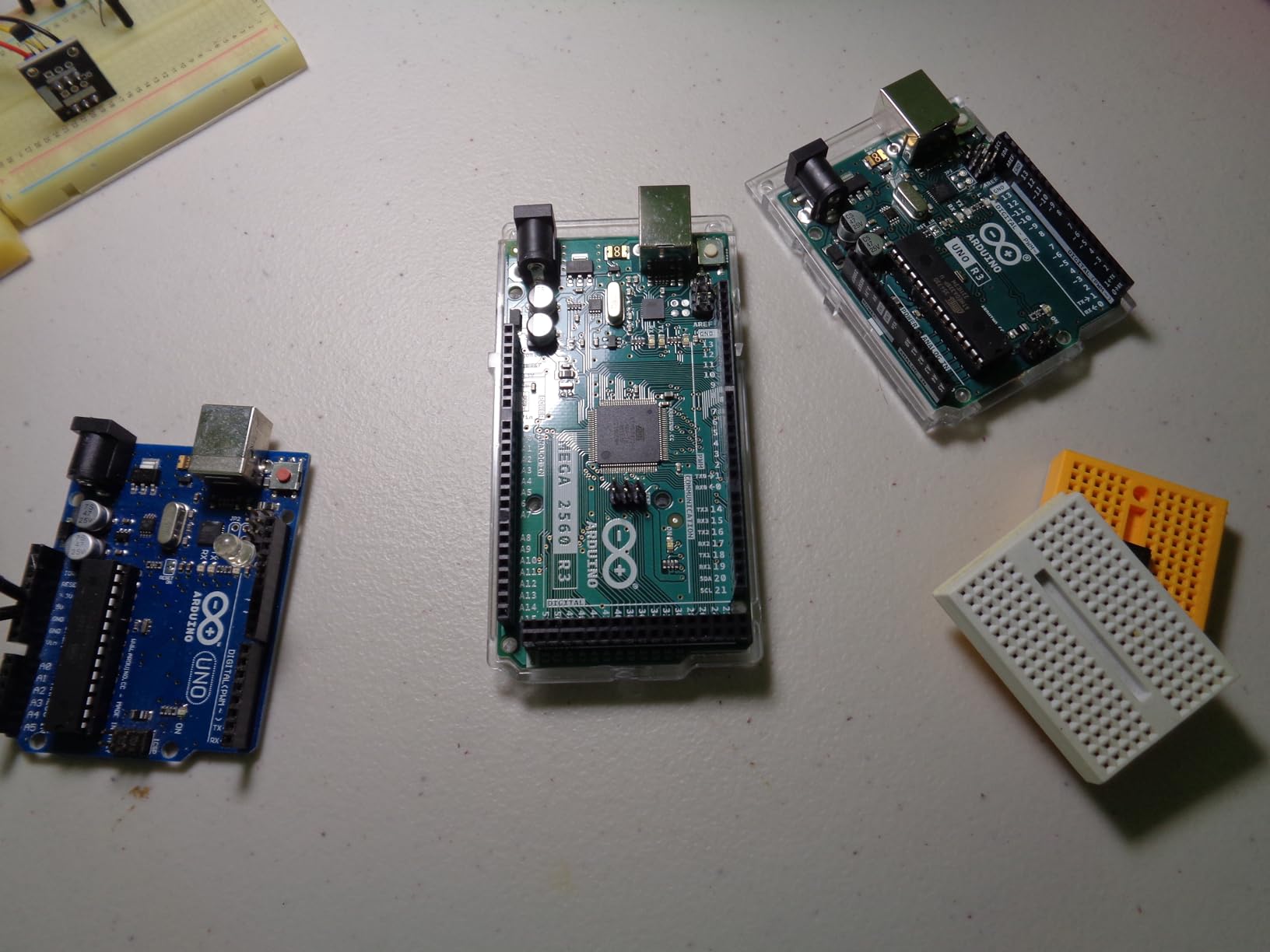 Arduino Mega 2560 REV3 [A000067] - ATmega2560, 16MHz, 54 Digital I/O, 16 Analog Inputs, 256KB Flash, USB, Compatible with Arduino IDE for Advanced Projects customer photo 2