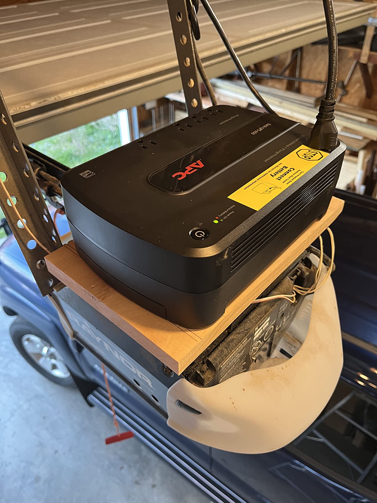 APC Battery Backup 650VA/390W Uninterruptible Power Supply for PC, BE650G1 customer photo 1