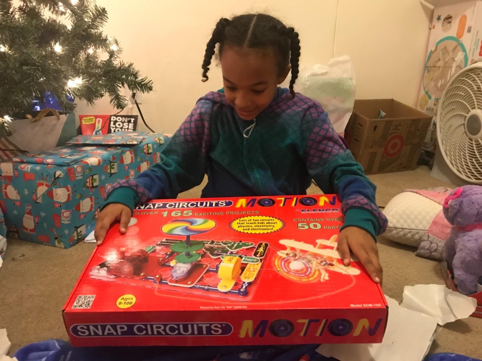 SNAP CIRCUITS Motion STEM Electronics Kit for Kids Ages 8+ customer photo 1