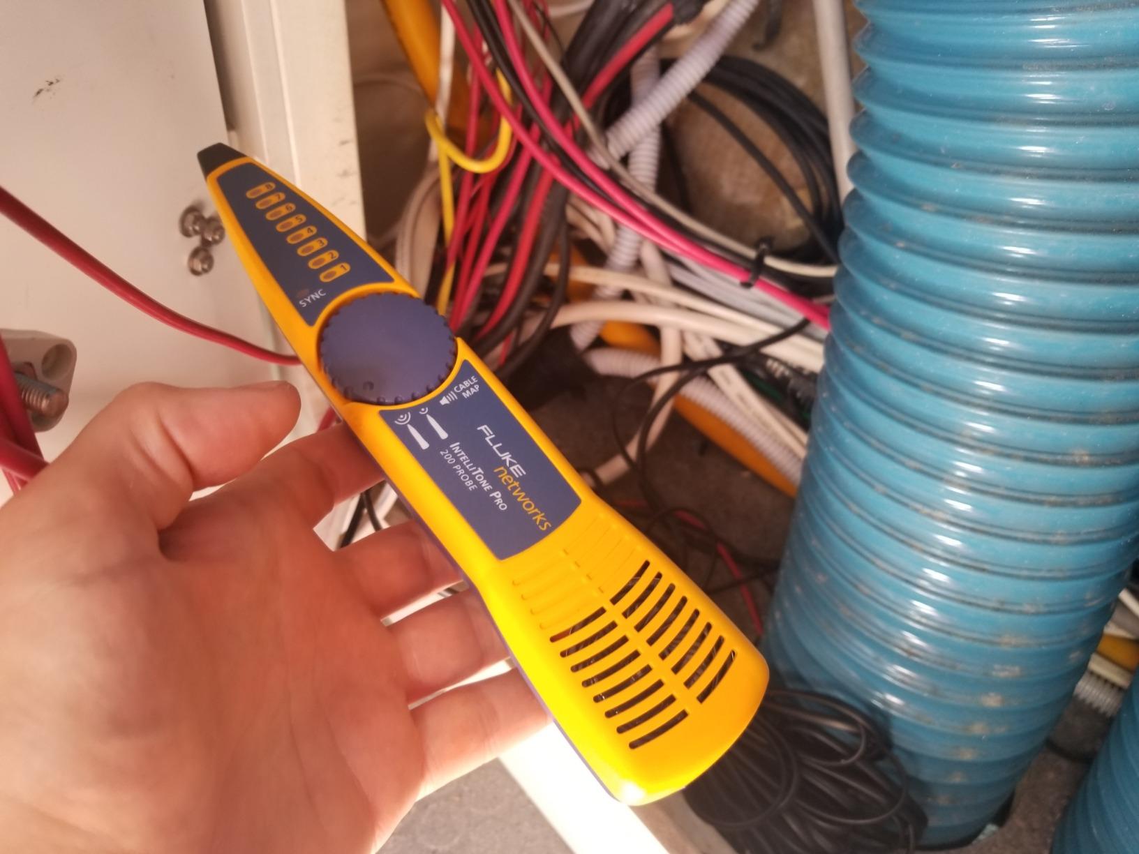 Fluke Networks MT-8200-60-KIT IntelliTone Pro 200 Probe and Toner, Multicolor customer photo 2