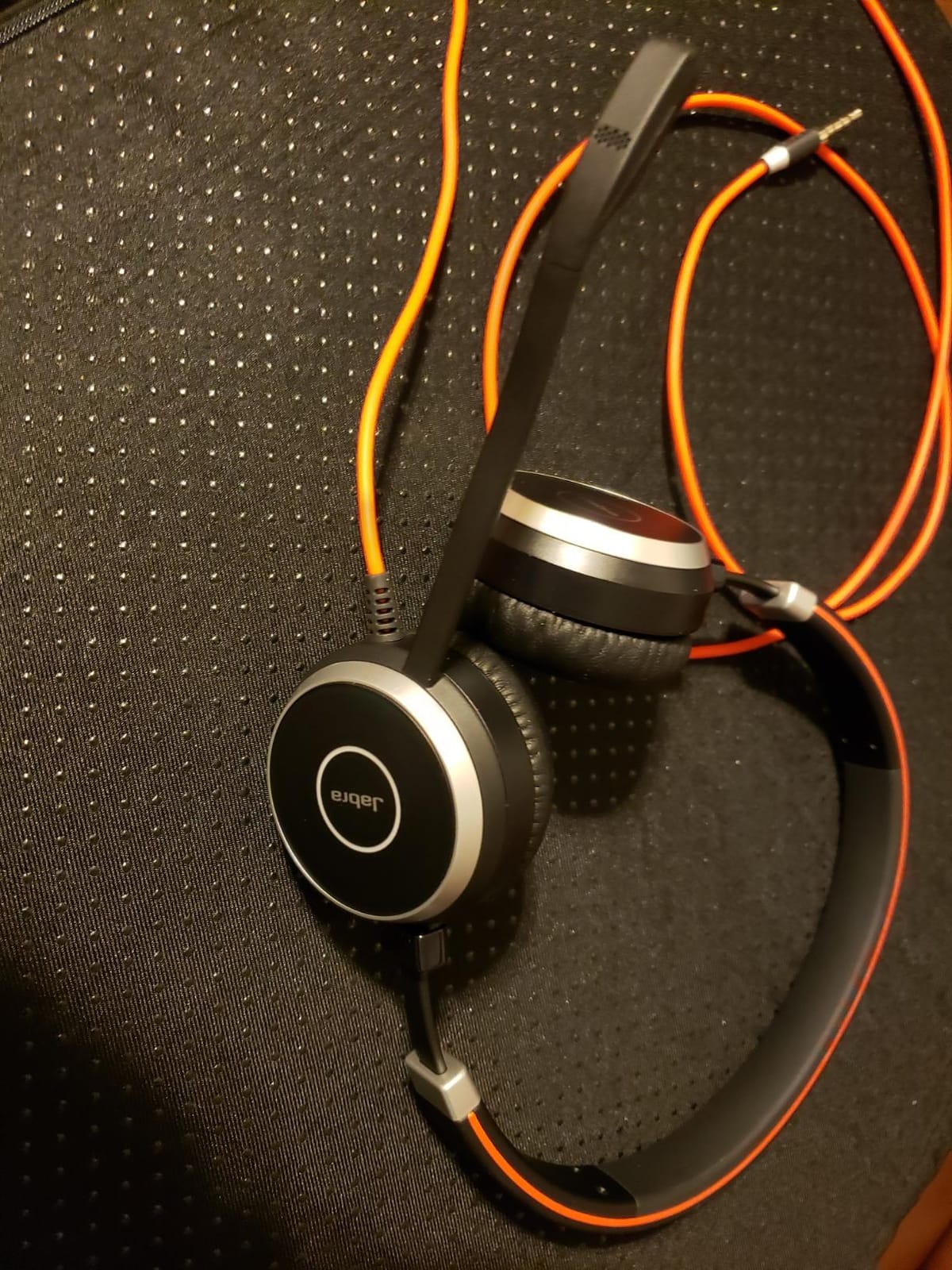 Jabra Evolve 40 Professional Wired Headset, Stereo, UC-Optimized – Telephone Headset for Greater Productivity, Superior Sound for Calls and Music, 3.5mm Jack/USB Connection, All-Day Comfort Design customer photo 2