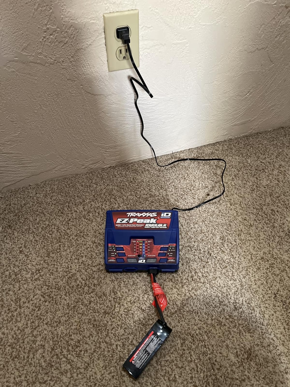 Traxxas 2972 EZ-Peak Plus 100 Watt NiMH/LiPo Dual Charger with iD System customer photo 1