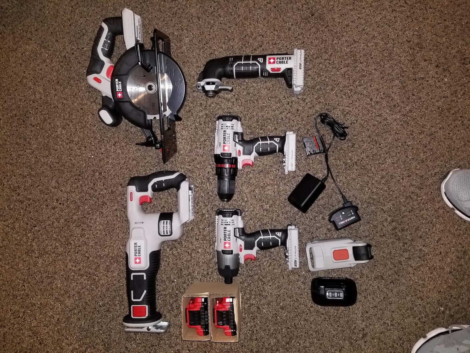 PORTER-CABLE 20V MAX* 6 Tools Combo Kit Cordless Drill Set, Impact Driver, Circular Saw, Reciprocating Saw, Oscillating Tool, Cutting Blade, Flashlight and USB Charger (PCCK617L6) customer photo 2