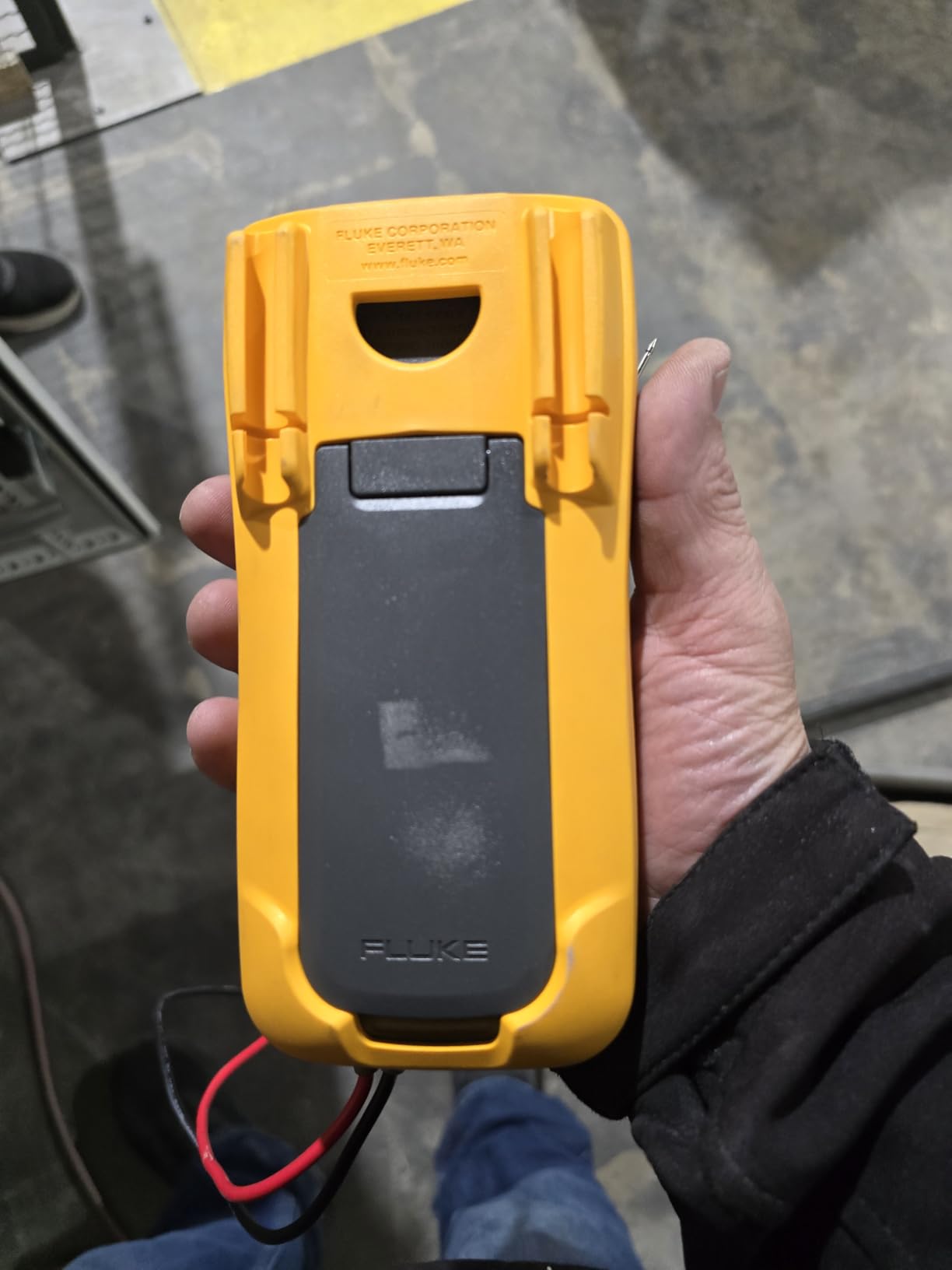 Fluke 15B+ Digital Multimeter, for Electrical Applications, Measures AC/DC Voltage and Current Measurements up to 1000V and 10A, Along with Resistance, Continuity, Diode, and Capacitance Capabilities customer photo 2