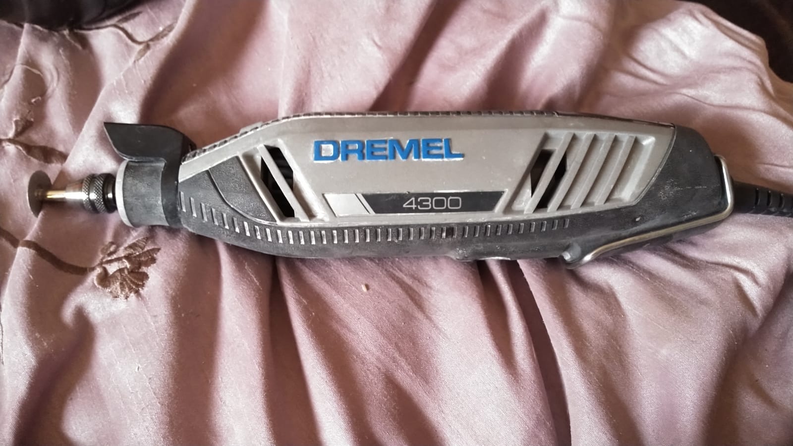 Dremel 4300-5/40 Rotary Tool Kit with Pivot Light and 40 Accessories customer photo 2