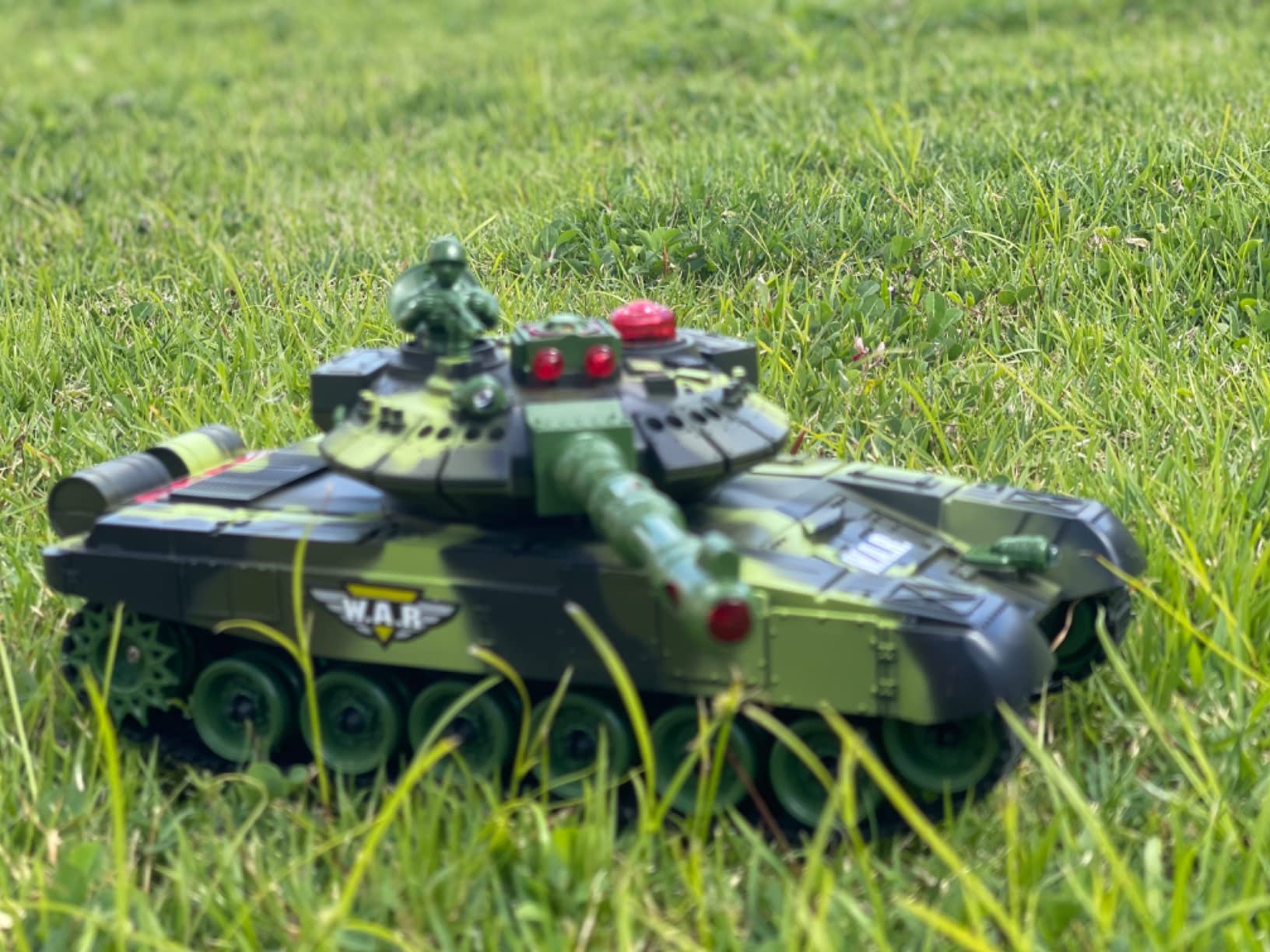 Haktoys 2-Pack RC Battle Tank Set – 1:24 Scale Remote Control Military Fighting Tanks with Lights, Realistic Sounds & Life Indicators | Radio Control Army Toy for Kids & Adults customer photo 2
