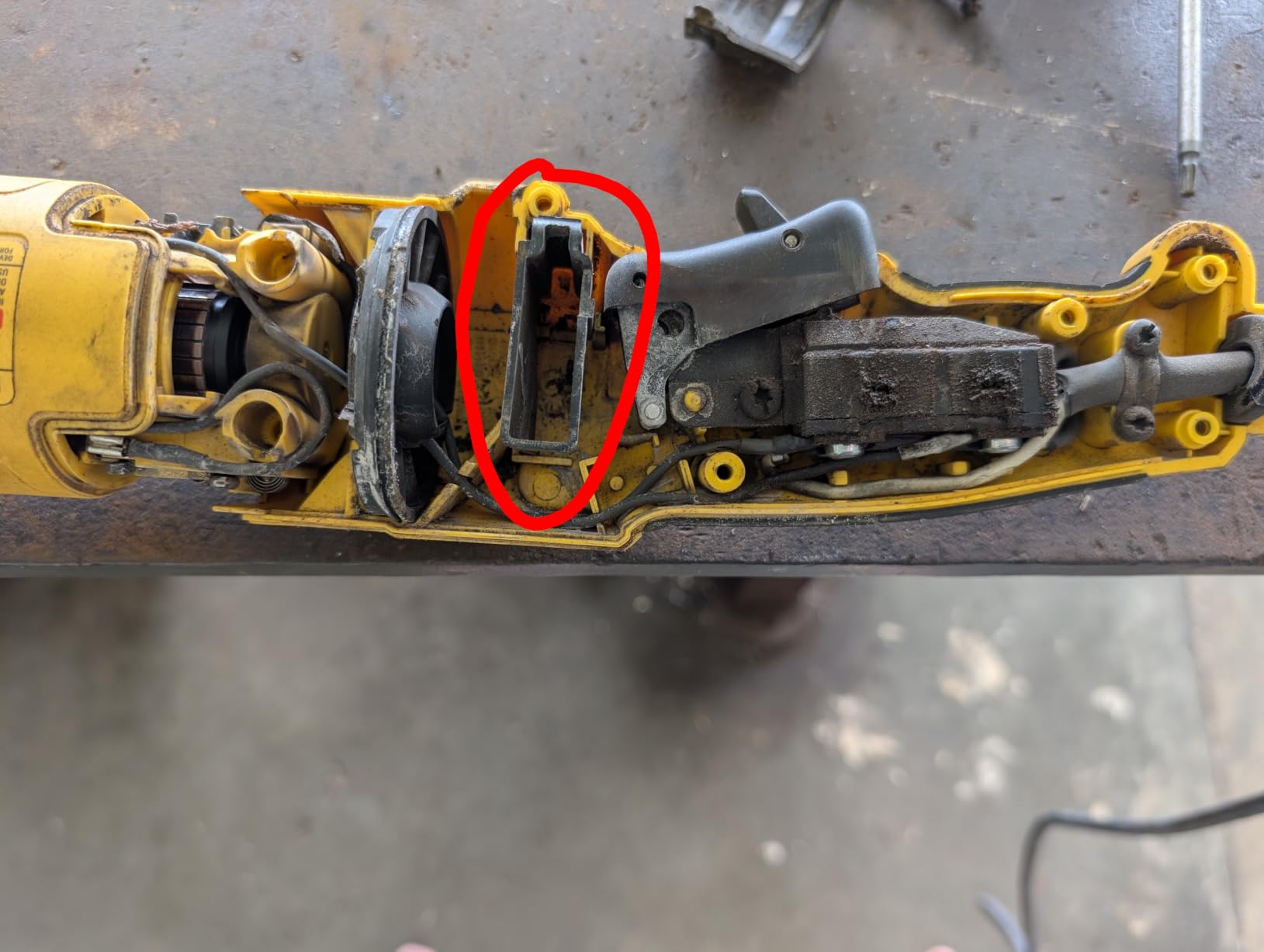 DEWALT Angle Grinder Tool, 4-1/2-Inch to 5-Inch, Trigger Switch (DWE43116) customer photo 1