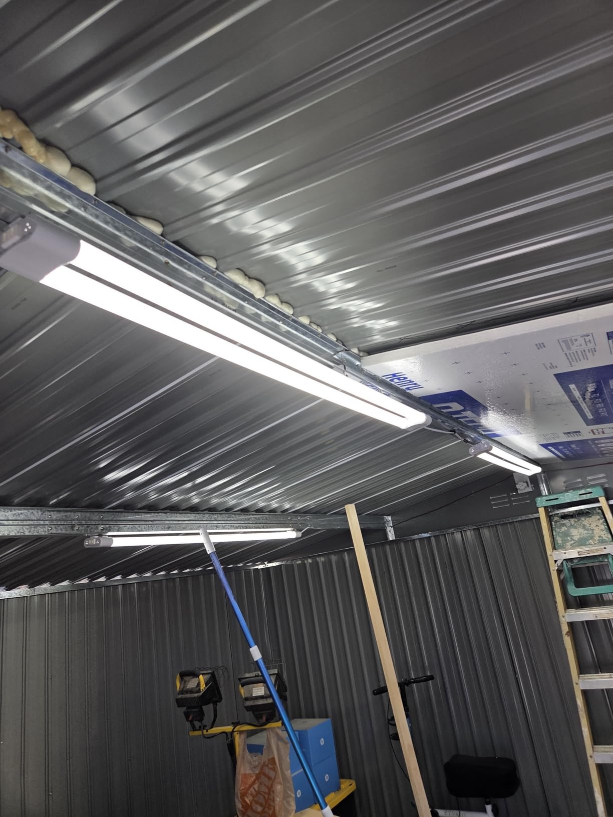 hykolity 4FT LED Shop Light, 42W [250W Equivalent],4400LM,5000K Daylight customer photo 1