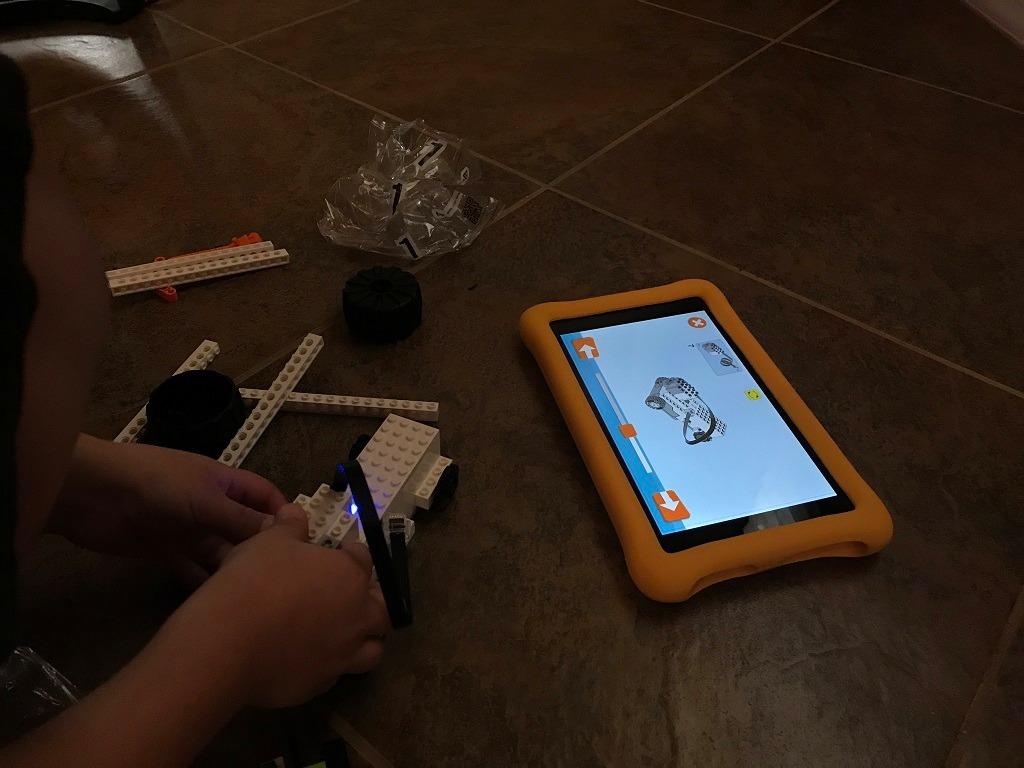 LEGO Boost Creative Toolbox 17101 Fun Robot Building Set and Educational Coding Kit for Kids, Award-Winning STEM Learning Toy (847 Pieces) customer photo 1