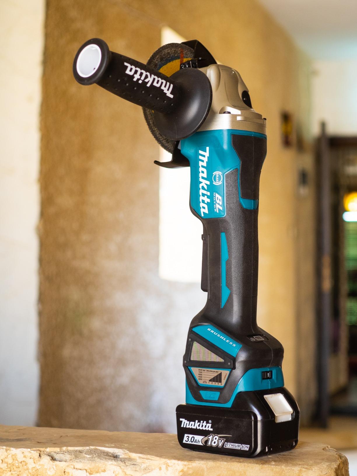 Makita XAG20Z 18V LXT BL 4-1/2”/ 5