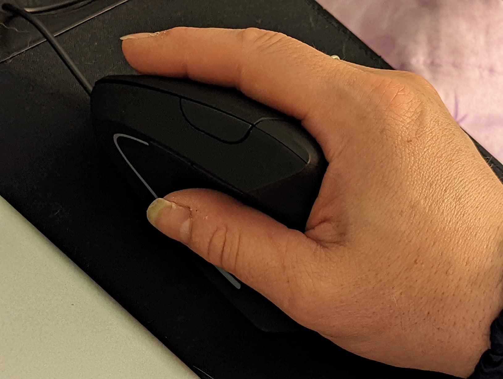 Lekvey Ergonomic Mouse, Rechargeable Vertical Wireless Mouse, Comfort Grip customer photo 1