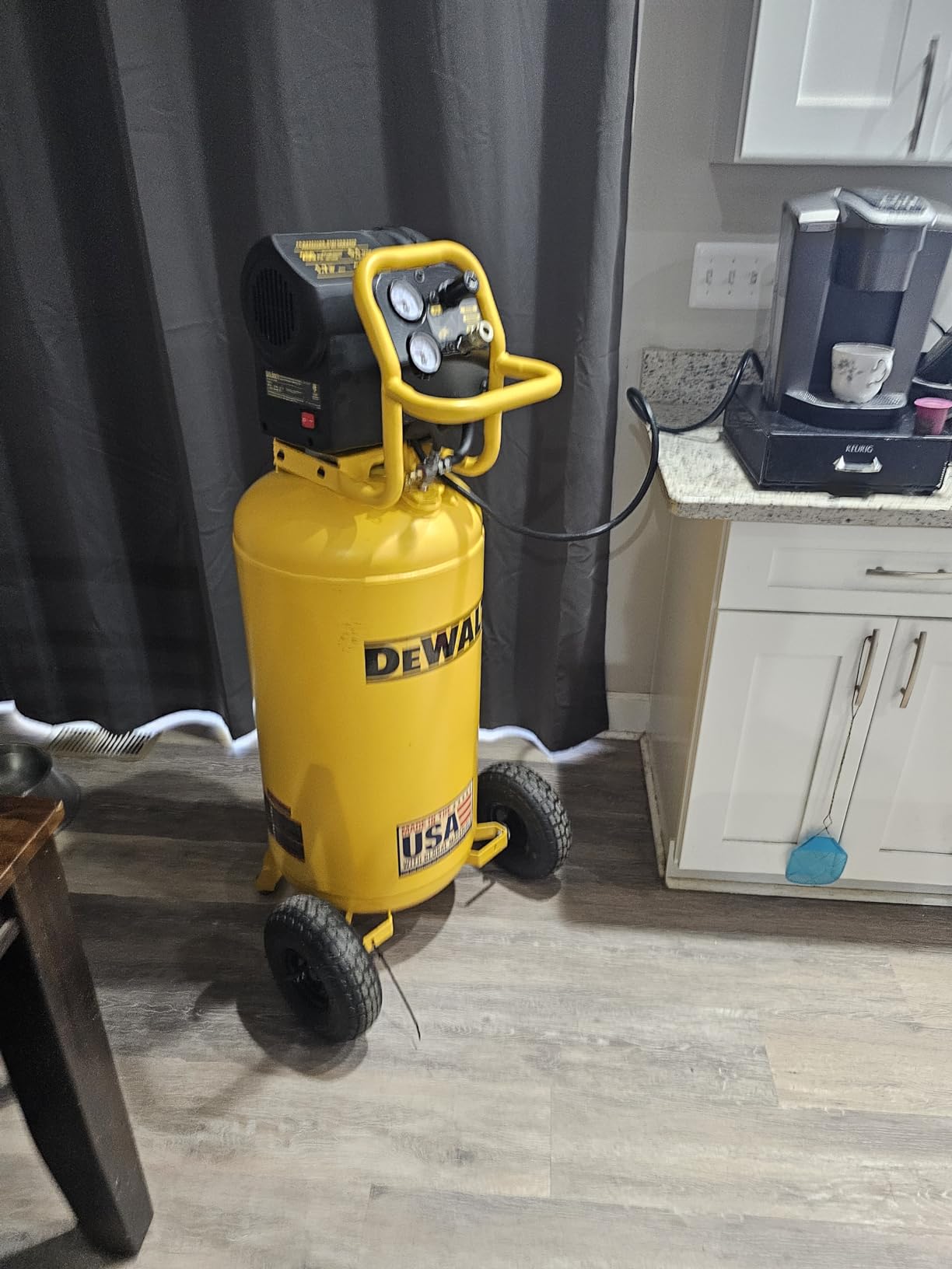 DEWALT 27-Gallon Vertical Portable Air Compressor (DXCM271.COM) customer photo 1