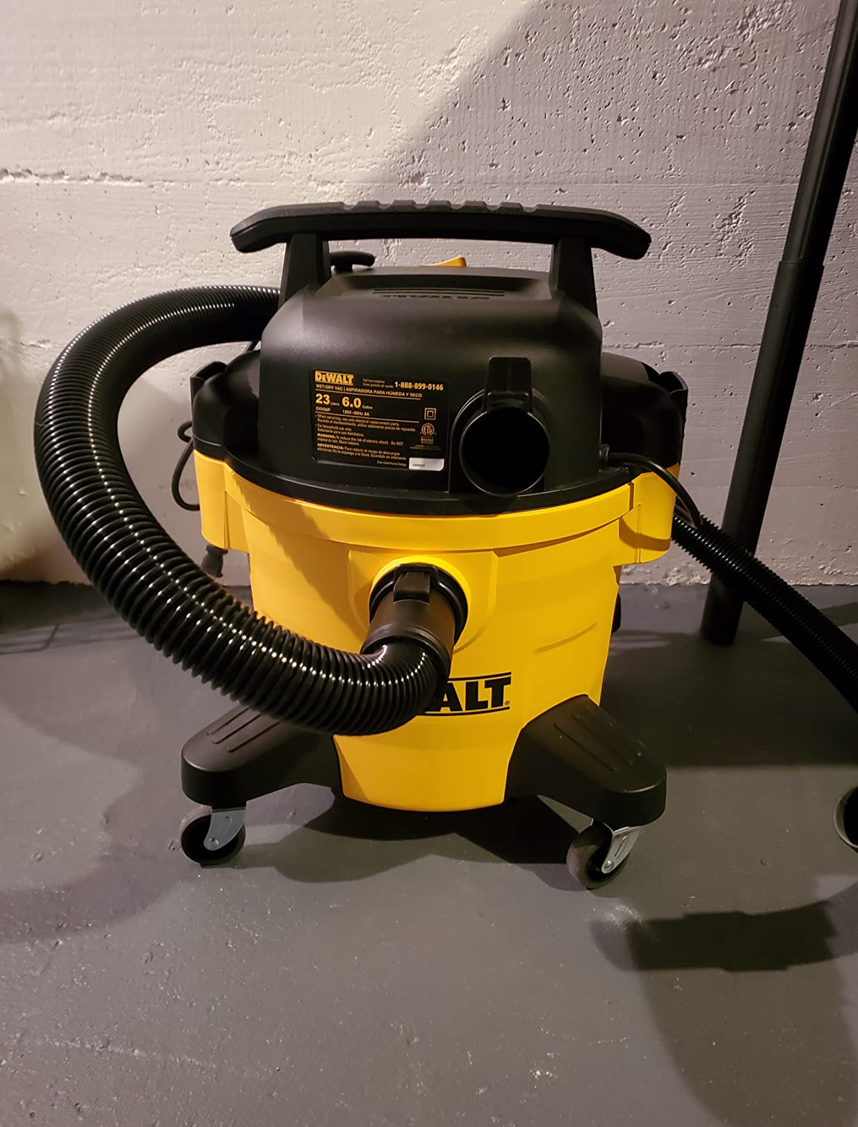 DEWALT Shop Vacuum 6 Gal 4 HP Poly Wet/Dry Vacuum with Blower DXV06P customer photo 1