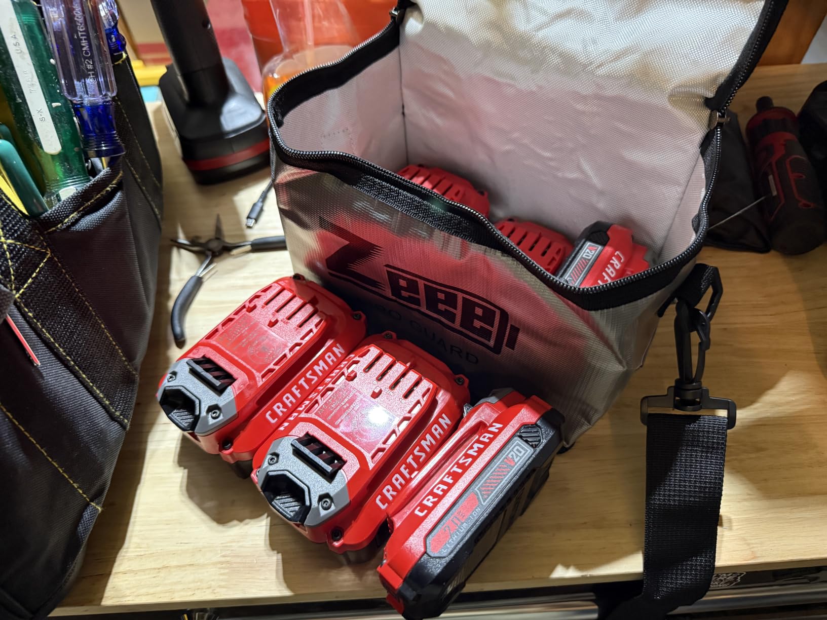 Zeee Fireproof Explosionproof Lipo Bag Battery Storage(8.46 x 6.5 x 5.71in) customer photo 1