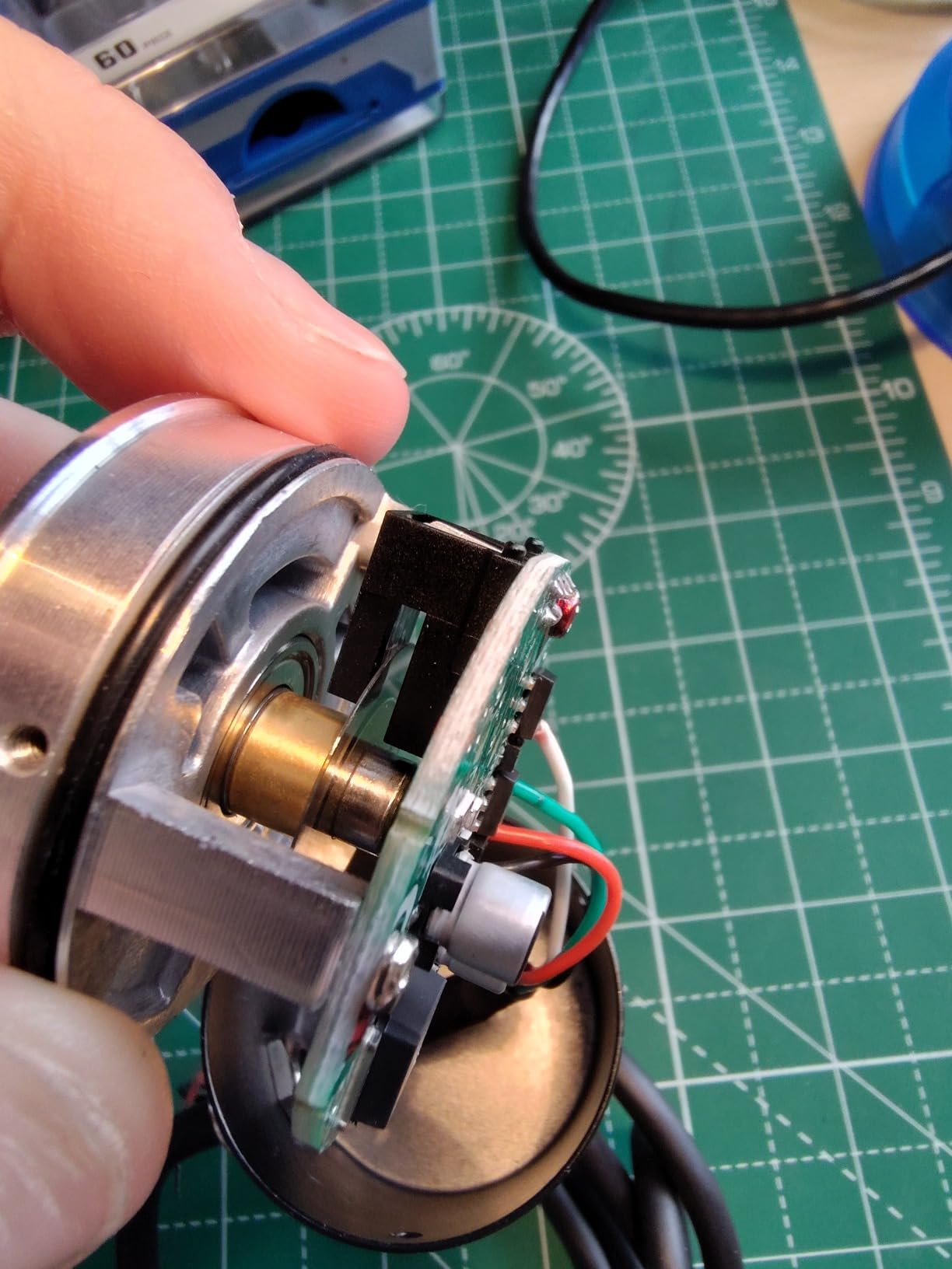 Taiss/Incremental Rotary Encoder DC 5-24v Wide Voltage Power Supply 6mm Shaft Optical AB 2 Phase Quadrature Encoder 600P/R customer photo 2