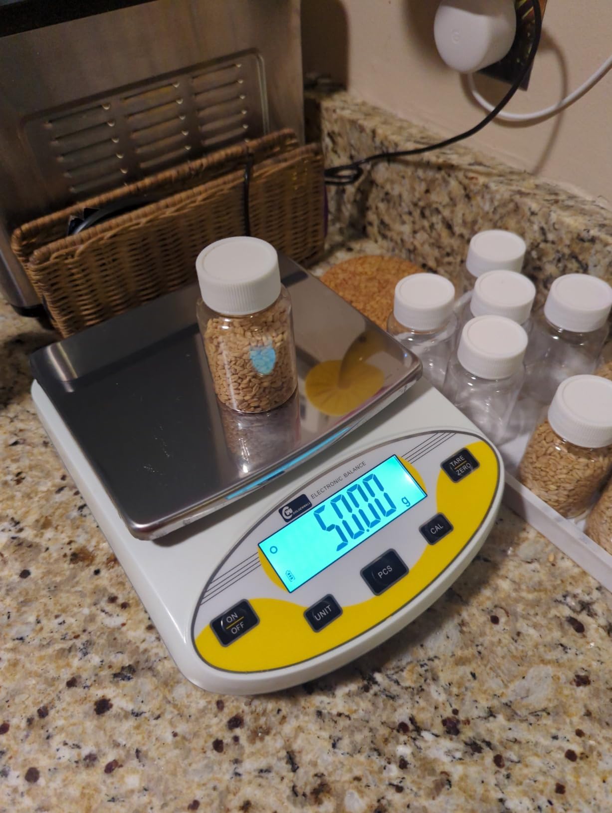 CGOLDENWALL Precision Lab Scale 5000gX0.01g Analytical Electronic Balance Digital Laboratory Scale Precision Jewelry Scales Kitchen Weighing Electronic Scales 0.01g Calibrated 110V (5000g, 0.01g) customer photo 1