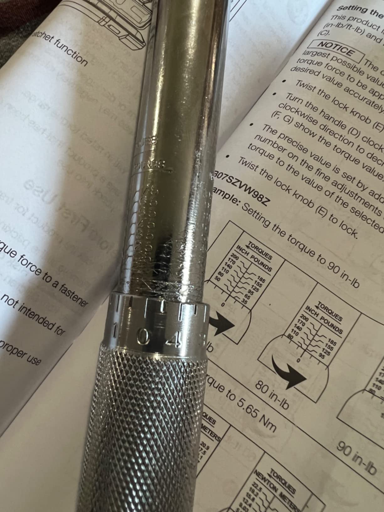 Amazon Basics 3/8-inch Drive Click Torque Wrench Ratchet, 15-80 ft.-lb, 20.4-108.5 Nm customer photo 1