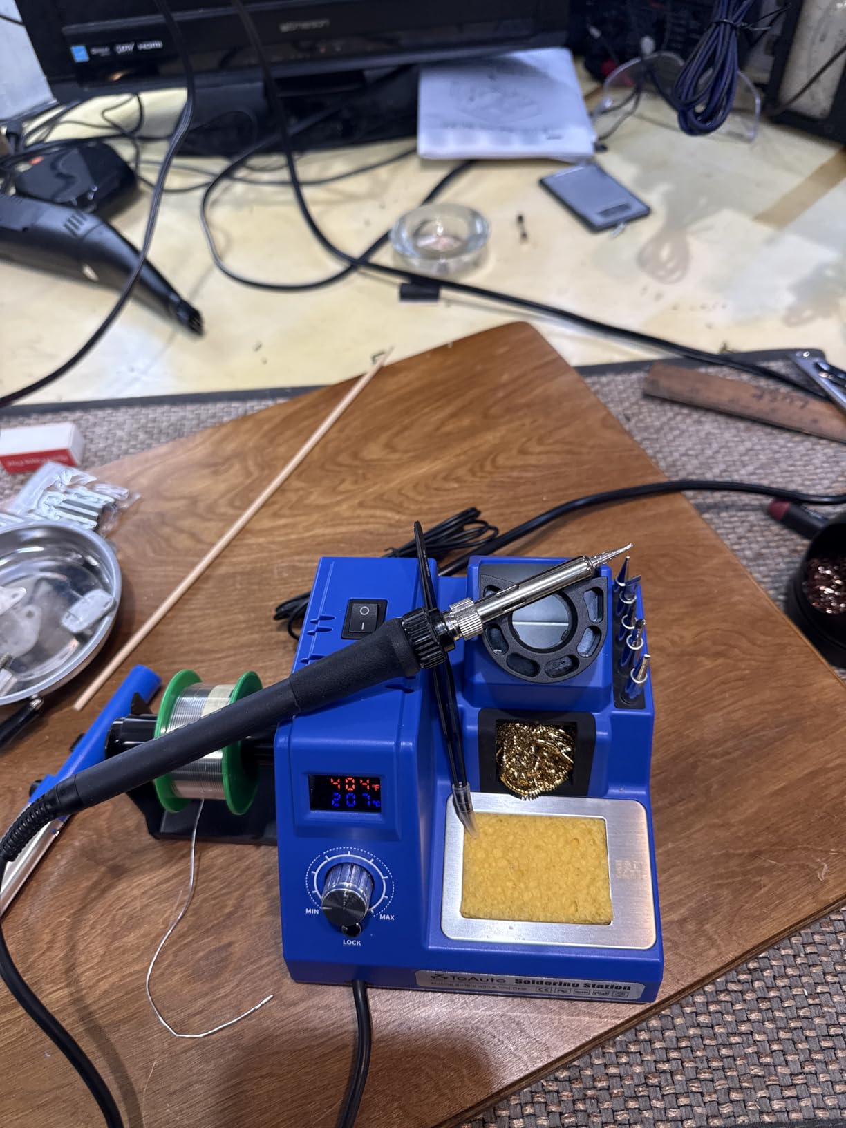 TOAUTO DS90 Soldering Station-°F & °C Dual Digital Display Soldering Iron Station Kit,90W Soldering Iron,302℉- 842℉ Temperature, Anti-Static & Grounding Wire, Auto Standby & Sleep,5 Solder Tips, Blue customer photo 1