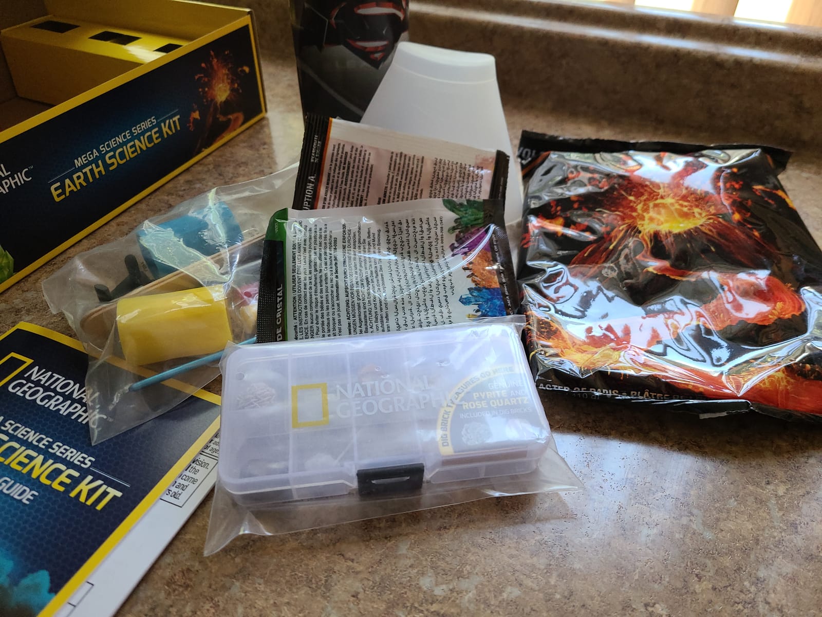 National Geographic Earth Science Kit with 100+ Activities for Kids 8-12 customer photo 1