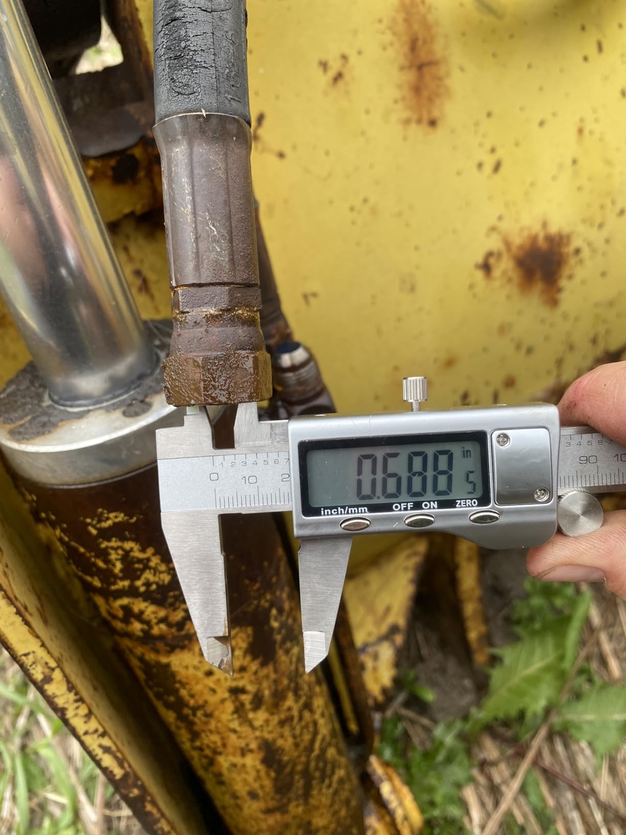 Digital Caliper, Caliper Measuring Tool with Stainless Steel, Electronic Micrometer Caliper with Large LCD Screen, Auto-Off Feature, Inch and Millimeter Conversion (6 Inch/150 mm) customer photo 2