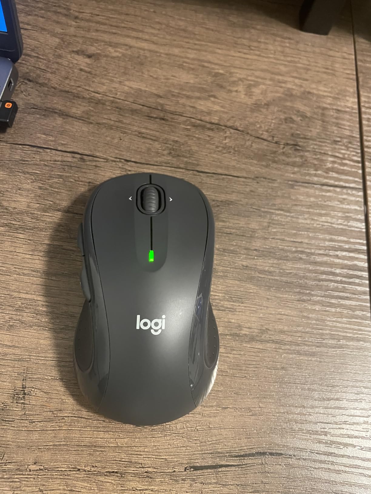 Logitech M510 Full Size Ambidextrous 2.4 GHz Wireless Mouse customer photo 1