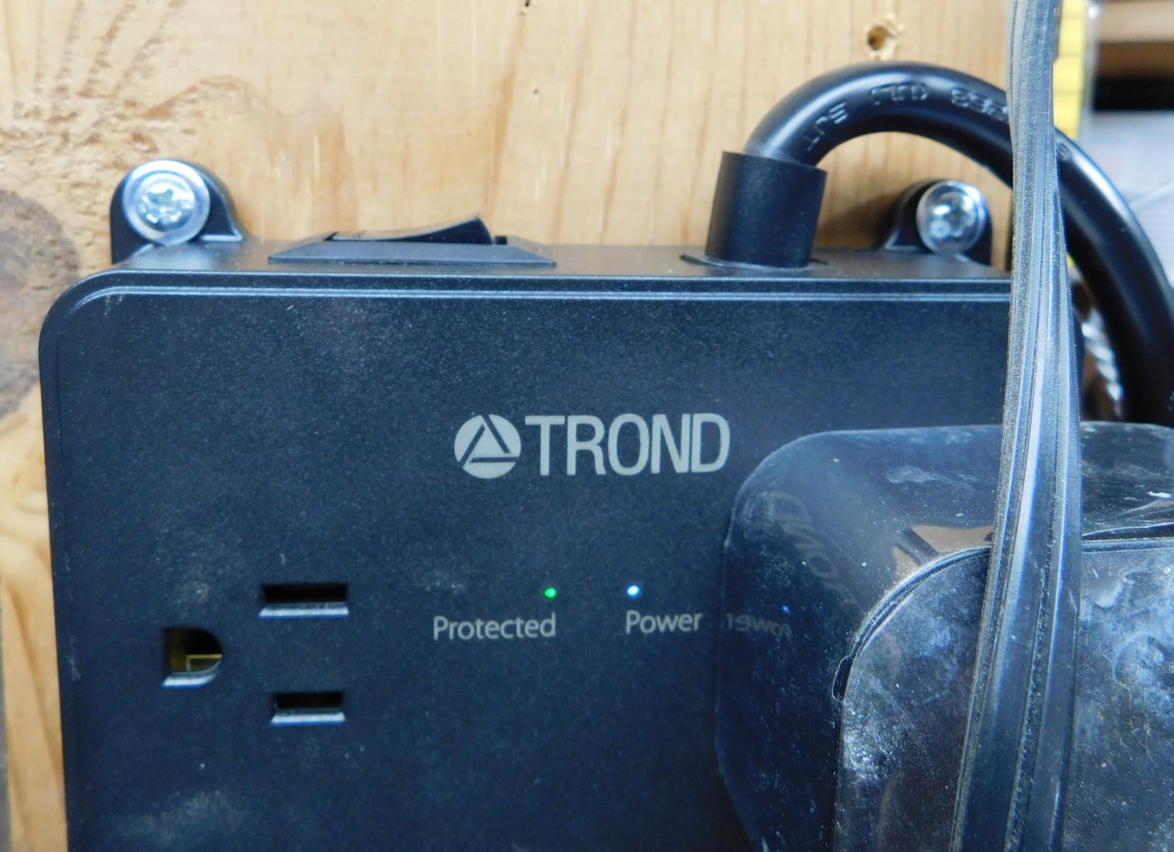TROND Surge Protector Power Strip 5ft Cord, 4000J, 4 USB, ETL Listed, Black customer photo 1