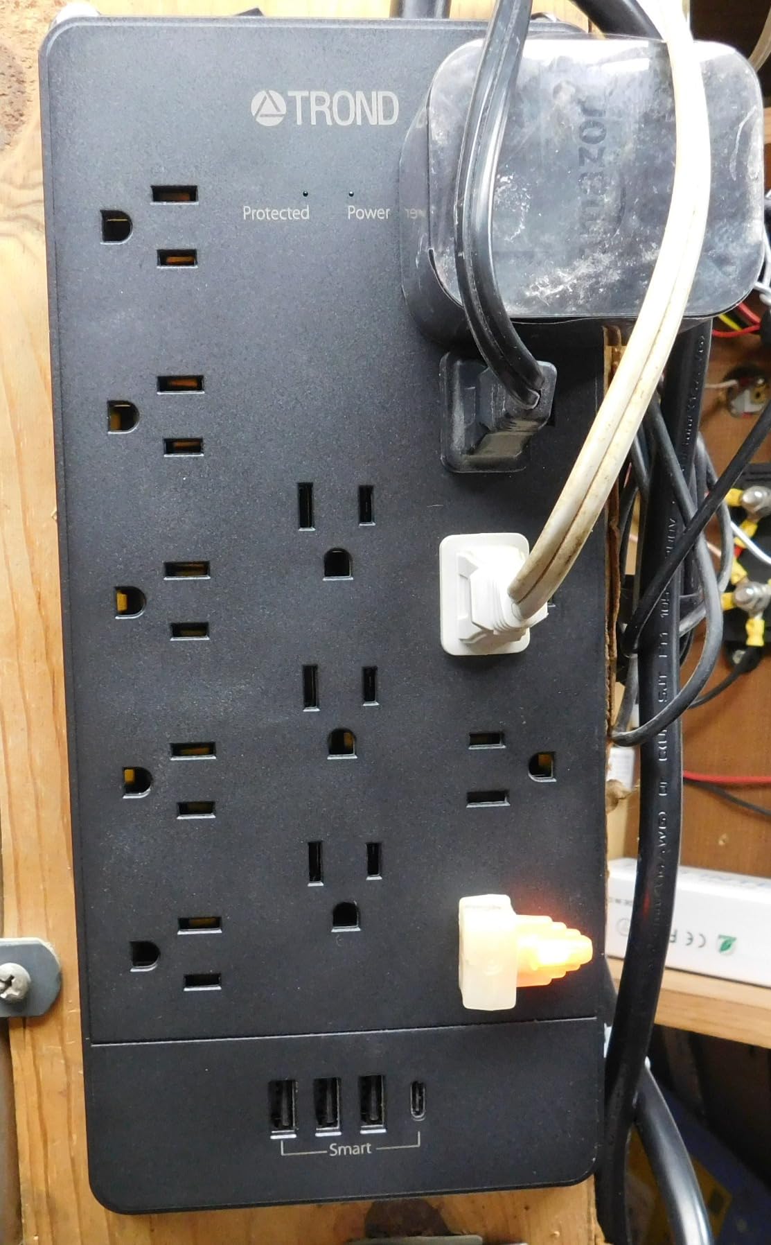TROND Surge Protector Power Strip 5ft Cord, 4000J, 4 USB, ETL Listed, Black customer photo 2