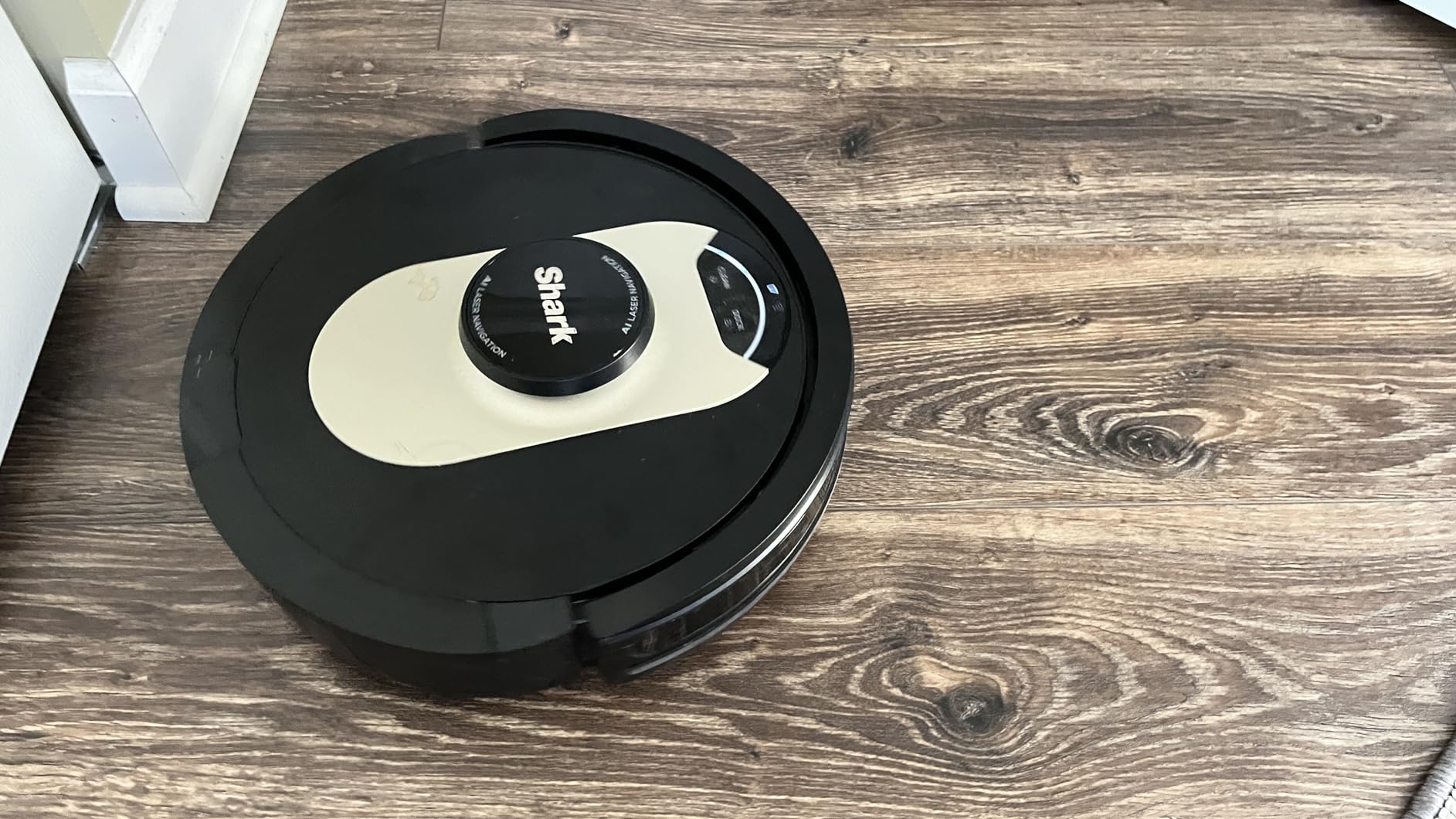 Shark AV2501AE AI Robot Vacuum with XL HEPA Self-Empty Base, Bagless, 60-Day Capacity, LIDAR Navigation, Perfect for Pet Hair, Compatible with Alexa, Wi-Fi Connected, Carpet & Hard Floor, Black customer photo 1
