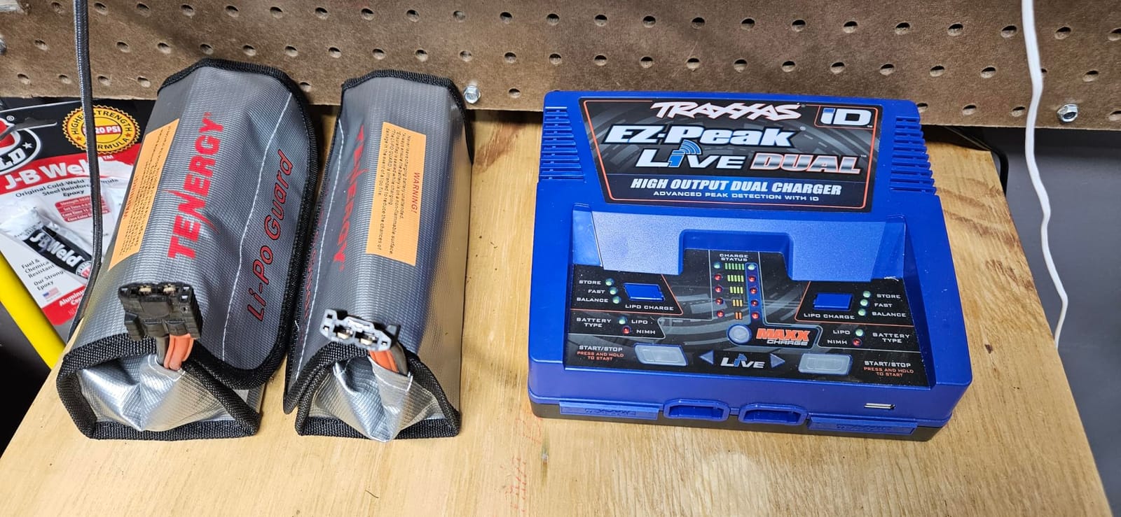 Tenergy Fire Retardant Lipo Zipper Bag for Charging and Storing Lipo Battery Packs, 8.5 x 6.5 x 5.7inch customer photo 1