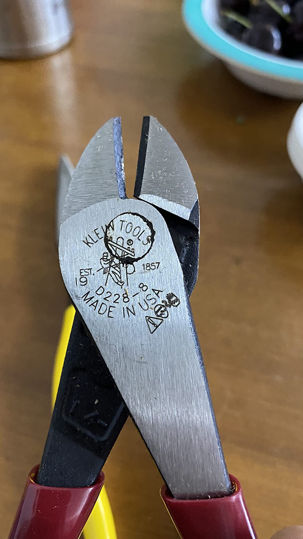 Klein Tools 80020 Plier Set, Made in USA, Lineman's Pliers, Diagonal Cutters, and Needle Nose, Induction Hardened Knives, 3-Piece customer photo 1