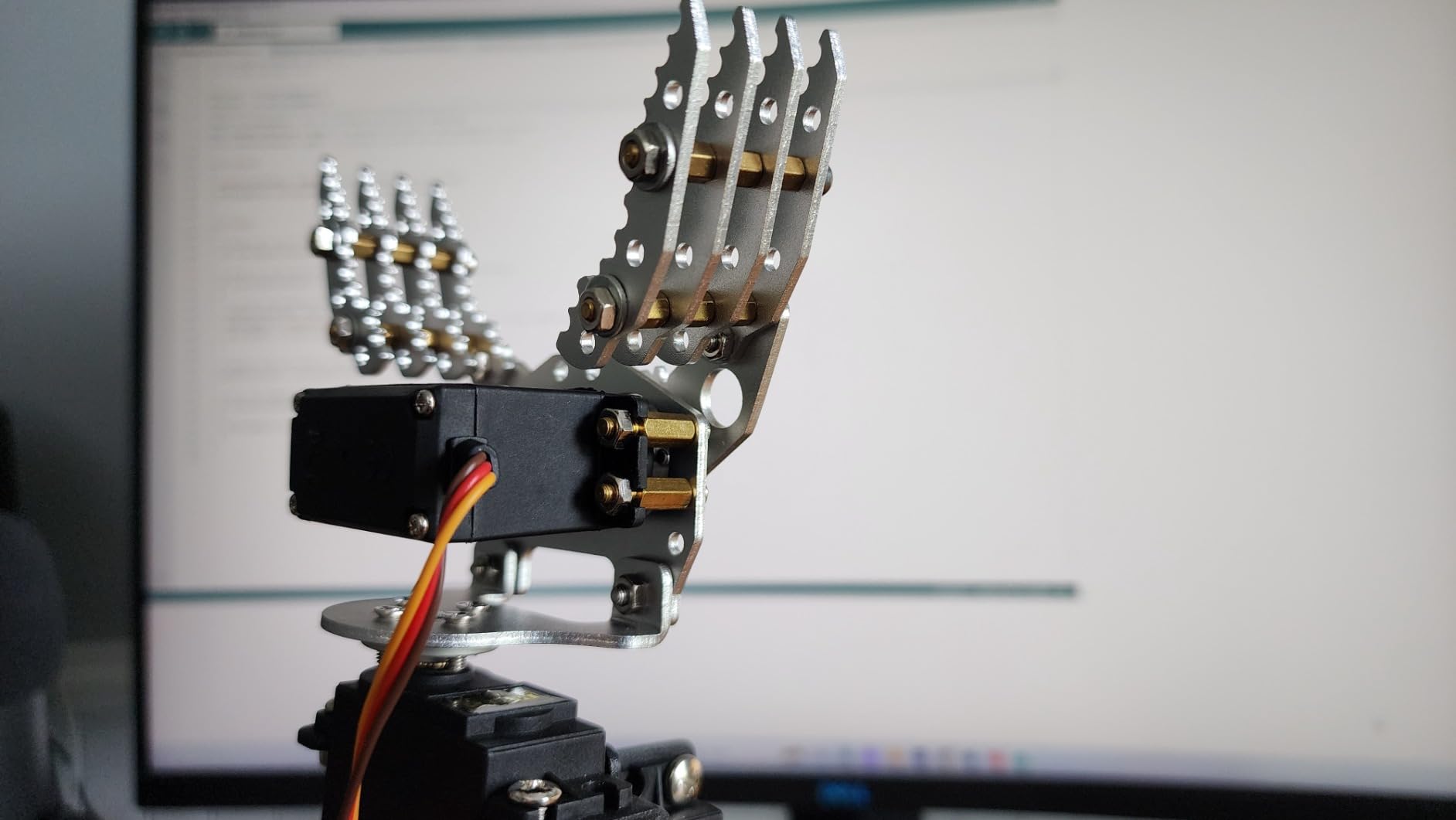 Professional Metal Robot Arm/Gripper/Mechanical Claw/Clamp/Clip with High Torque Servo, RC Robotic Part Educational DIY for Arduino/Raspberry Pie, Science STEAM Maker Platform (Silver) customer photo 2