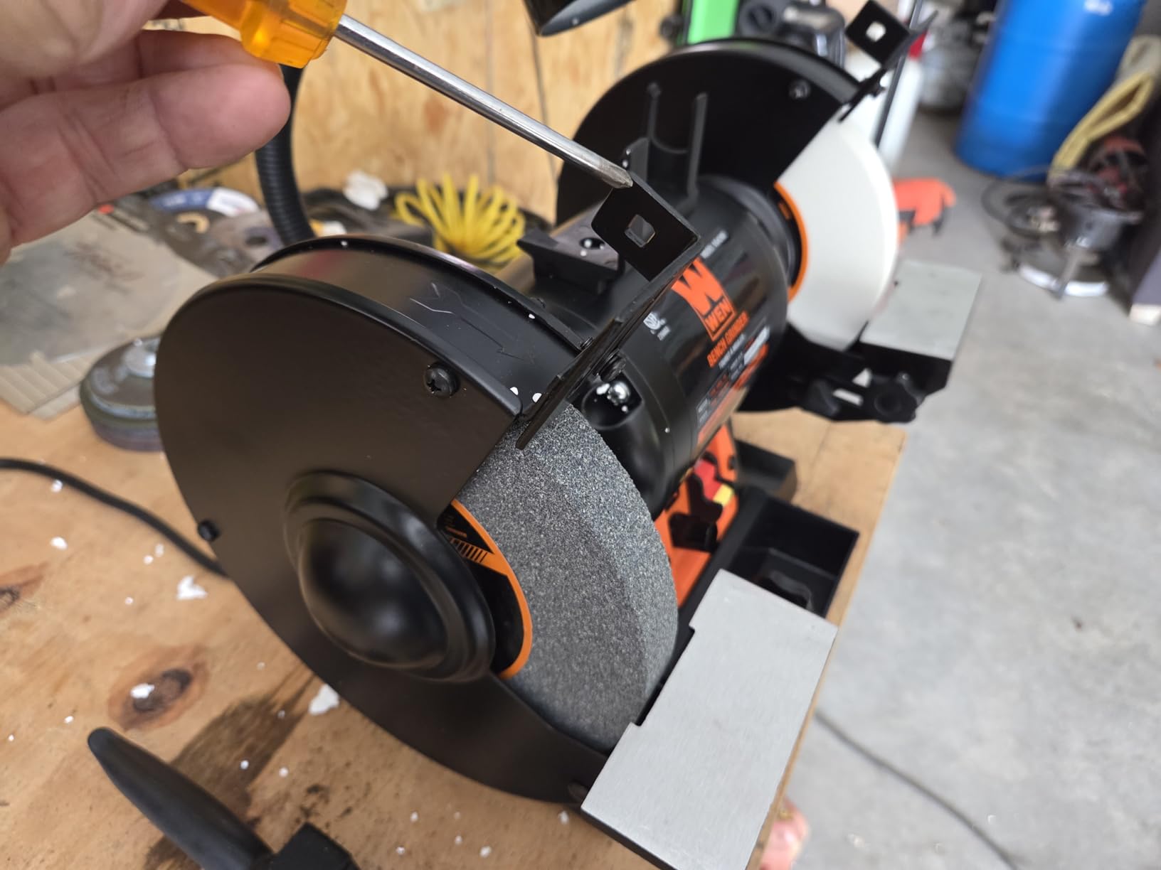 WEN BG4280 5-Amp 8-Inch Variable Speed Bench Grinder with Flexible Work Light, Black,orange customer photo 2