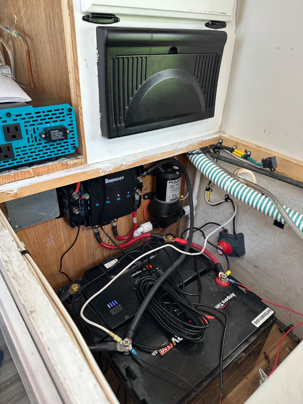 Renogy Smart 50A DC-DC MPPT Battery Charger 12V, Dual Input for RVs/Vans customer photo 1