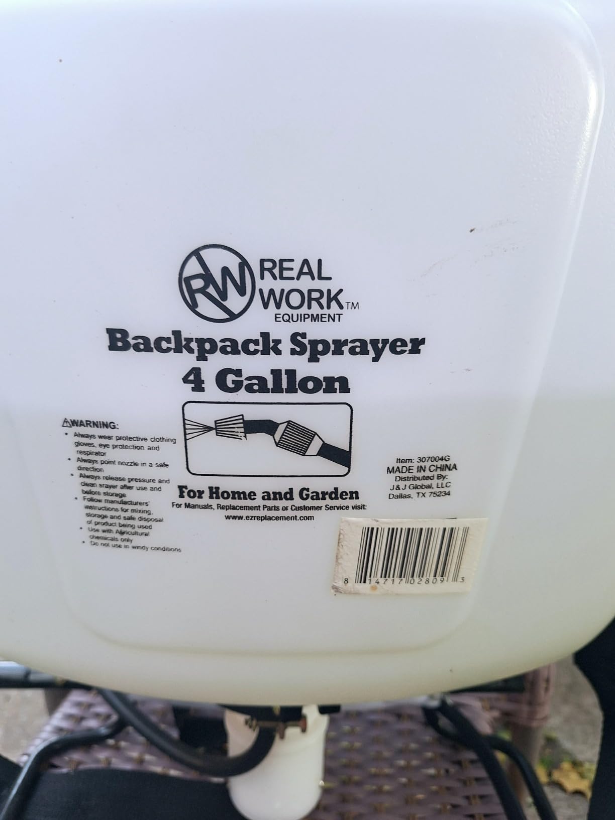 REALWORK 4-Gallon Backpack Sprayer with Padded Shoulder Strap for Pests & Weeds, Watering Garden, and Spraying Plants, in Translucent White customer photo 2