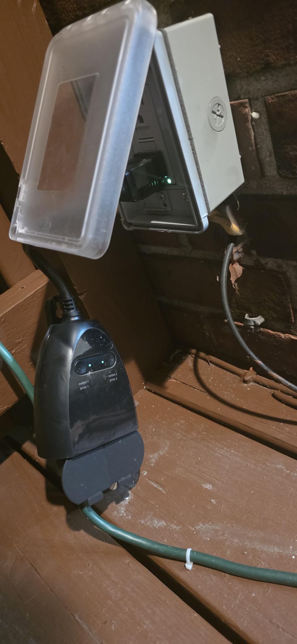 Amazon Basics Outdoor Smart Plug with 2 Individually Controlled Outlets, Works with Alexa Only, Voice Control, Weather Resistant, 2.4 GHz Wi-Fi, No Hub Required, Black customer photo 1