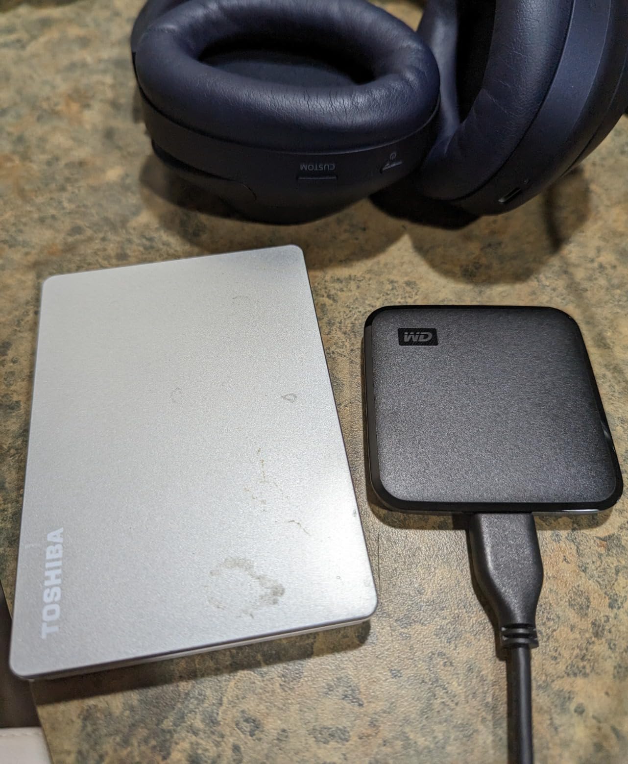 Western Digital 2TB Elements SE - Portable SSD, USB 3.0, Compatible with PC, Mac - WDBAYN0020BBK-WESN customer photo 2