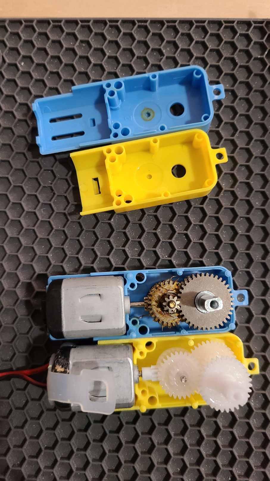 4Pcs Metal Gear Motor TT DC 3V-6V Gear Motor Ratio 1:90 All Metal Speed Reducer Gear Box Motor Single Axis Motor for Robot Smart Car DIY RC Toys Electric Motor Gearbox Blue customer photo 1