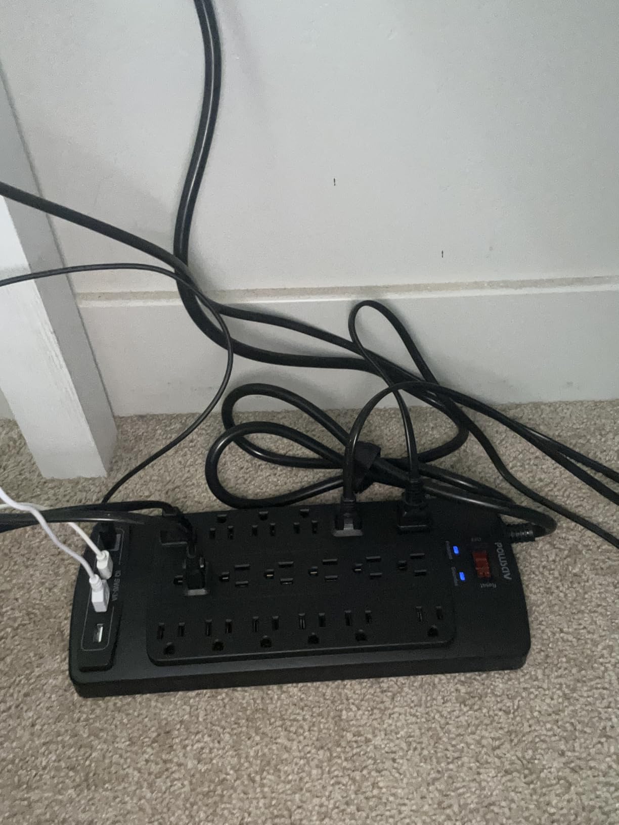 18 Outlets Surge Protector Power Strip - 6 Feet Flat Plug Heavy Duty Extension Cord with 18 Widely Outlets and 4 USB Ports, 2100 Joules, Black, ETL Listed customer photo 1