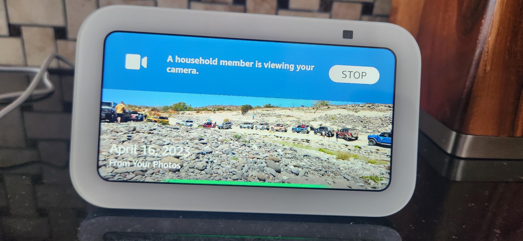 Amazon Echo Show 5 (newest model), Smart display, Designed for Alexa+, 2x the bass and clearer sound, Charcoal customer photo 2