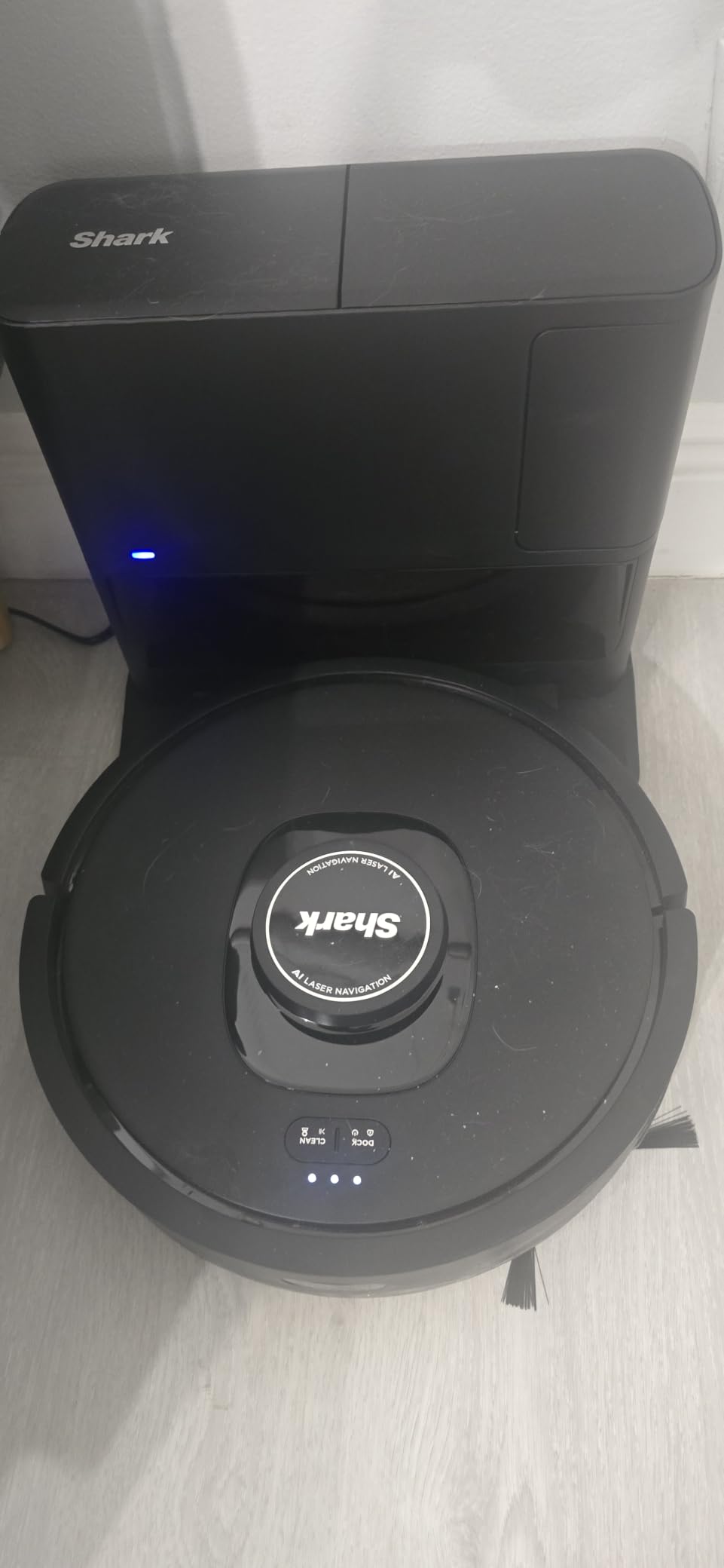 Shark AV2501S AI Ultra Robot Vacuum, with Matrix Clean, Home Mapping, 30-Day Capacity HEPA Bagless Self Empty Base, Perfect for Pet Hair, Wifi, Dark Grey customer photo 2