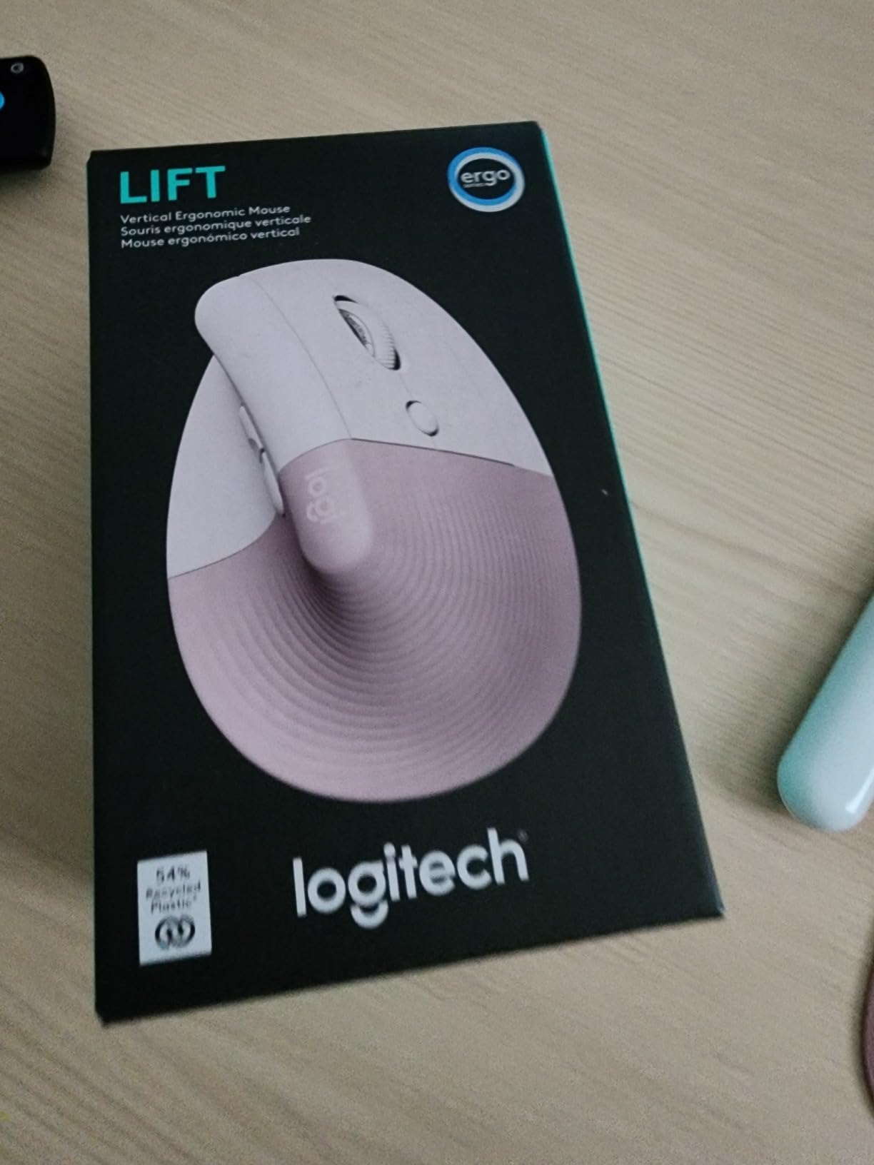 Logitech Lift Vertical Ergonomic Wireless Mouse - Graphite customer photo 2