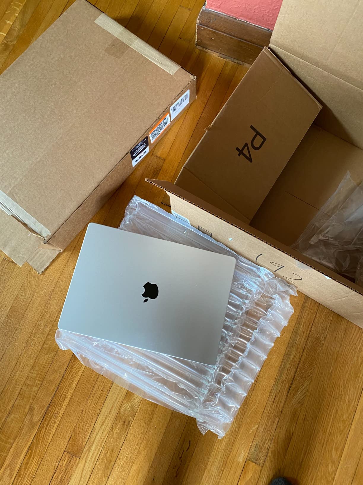 2021 Apple MacBook Pro (16-inch, M1 Pro chip with 10‑core CPU and 16‑core GPU, 16GB RAM, 1TB SSD) - Space Gray customer photo 2