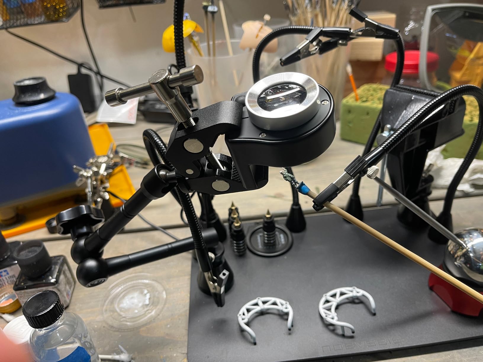 Magnetic Helping Hands Soldering Third Hand, PCB Circuit Board Holder with 3X LED Magnifying Lamp, 360 Hot Air Gun Holder, Extra Large & Heavy Duty Base Plate | Flexible Arms for Soldering Station customer photo 2