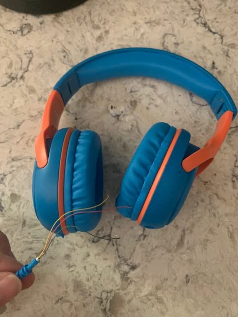 awatrue AT2 Kids Headphones for School with Mic, 85/94dB Safe Volume Limit customer photo 2