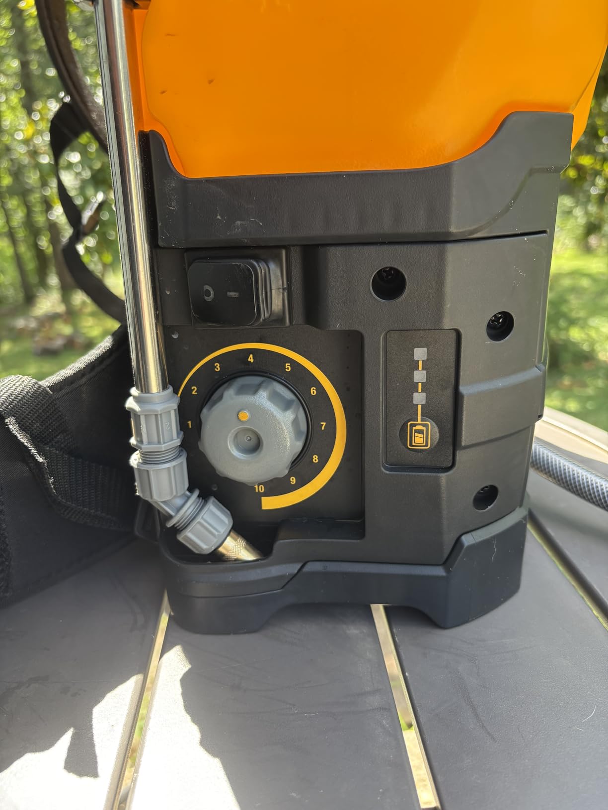 DEWALT 20V* Lithium-ion Battery Powered Backpack, 4 Gallons customer photo 2