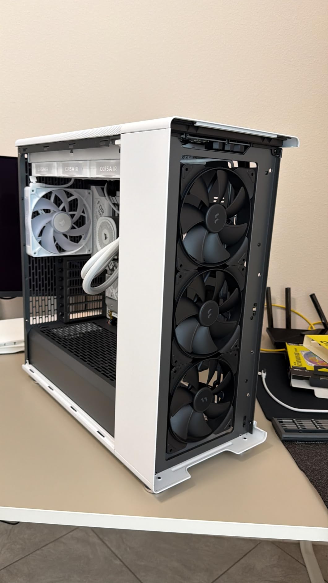 Fractal Design North - Genuine Walnut Wood Front - Mesh Side Panels - Two 140mm Aspect PWM Fans Included - Type C USB - ATX Airflow Mid Tower PC Gaming Case,Charcoal Black customer photo 2